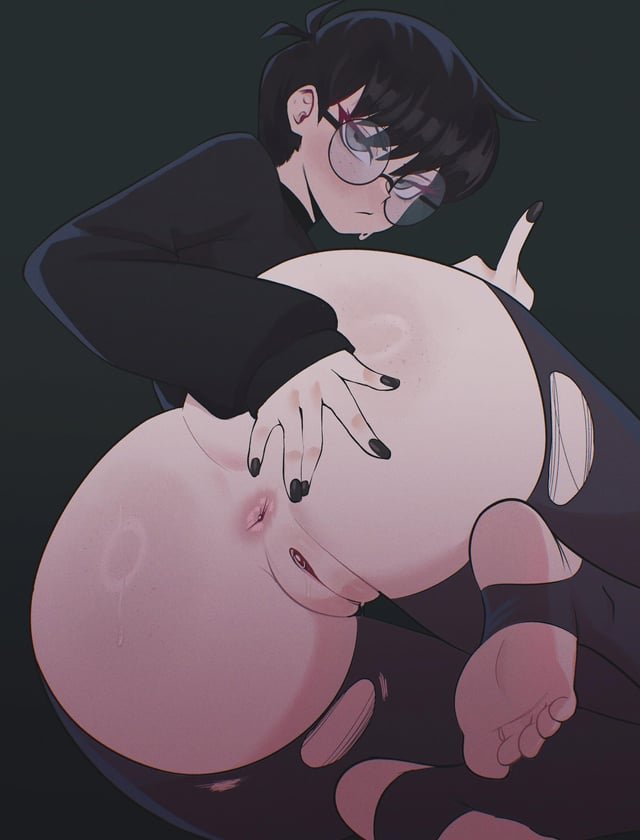 Goth ass showing off (Fi_zz_ill)