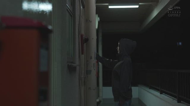 Man regrets opening door to dangerous fugitive [PPPE-264]